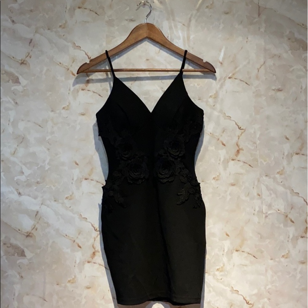 Mini black dress with flower embroidery